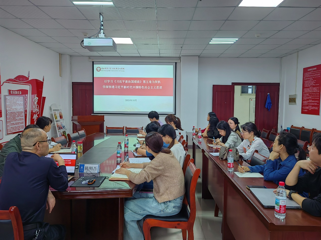 人们在看台上的人在房间里AI 生成的内容可能不正确。